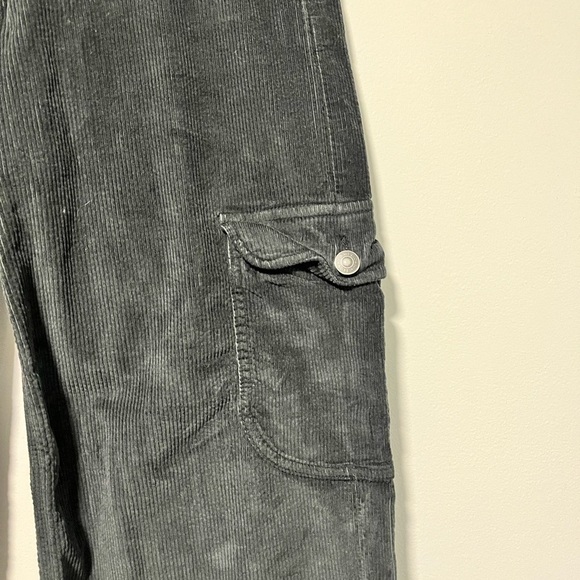 American Eagle Women’s Black Corduroy Cargo Pants Size 6 Regular - Picture 6 of 14